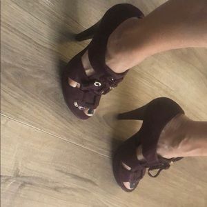 Coach shimmer Burgundy pumps